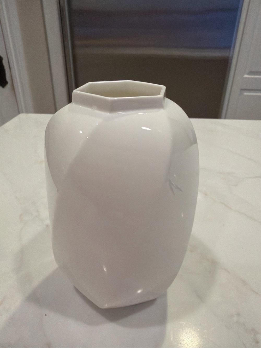 Mikasa Minimalist Bone China Vase Classique Hexagonal White